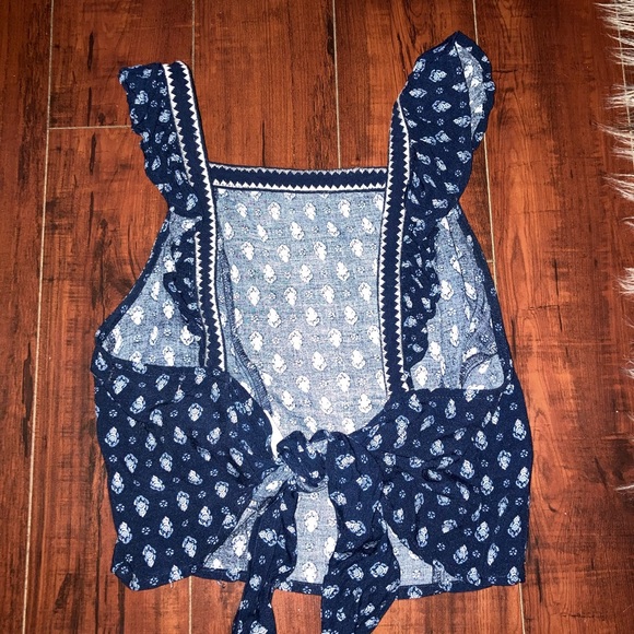 Small Altar’d State Top - Picture 2 of 2